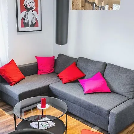 Apartment Artist *